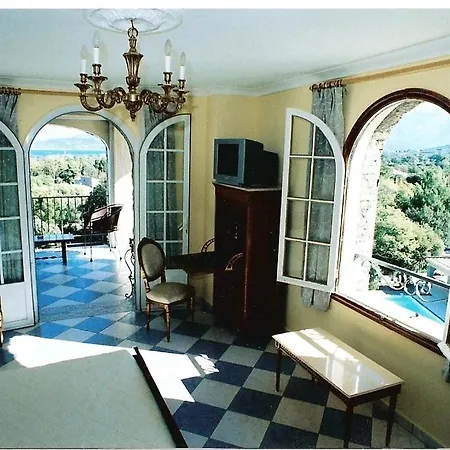 The Manor Bed and breakfast